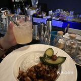 这一口卤肉饭棒～～