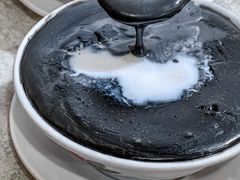 香滑芝麻糊-水牛奶皇后糖水铺
