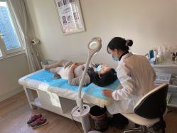 -爱莎扁平疣·汗管瘤·斑痣中心