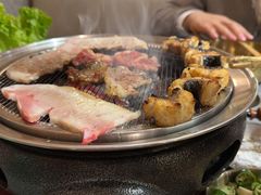 -围炉肉舍•炭烤活鳗•丹东海鲜烤肉(步行街店)