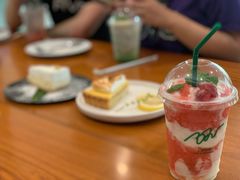 -Chom Cafe and Restaurant