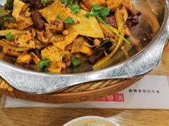 -愉肴麻辣香锅(中山路店)