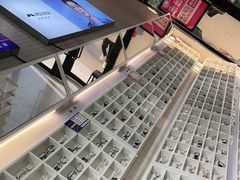 -诺柯视眼镜-蔡司依视路官方工厂店(淞南一店)