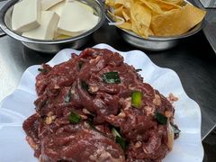 -黄利砖万峰林布依特色酸笋牛肉馆