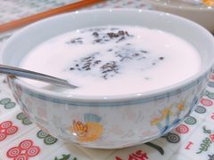 椰汁桃胶黑糯米-堂屋糖水店(愚园店)