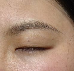 -一个差评成就的纹眉店