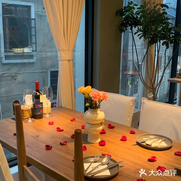 报告！发现一家长沙超有氛围感的西餐厅‼️