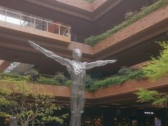 -瑞虹新天地月亮湾