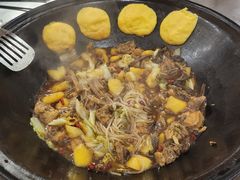 -粘豆包柴火铁锅炖