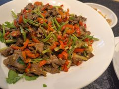 -鱼鲜饭香·招牌汽锅剁椒鱼头王