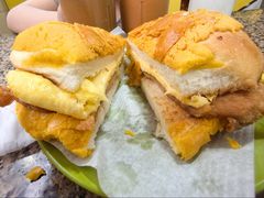 菠萝芝士猪扒蛋包-新鸿发咖啡美食