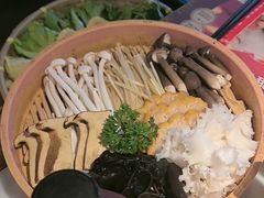 -尚尚仙·酸汤猪手·猪肚鸡火锅(华联万柳购物中心店)