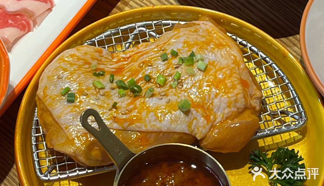 这家烤肉还挺火🔥