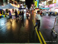 -六合夜市
