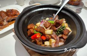Three Onion Stir-fried Beef Cubes