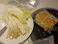 -运气牛自助酱大骨火锅(南京东路店)
