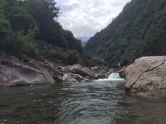 龙王山漂流-安吉龙王山峡谷漂流