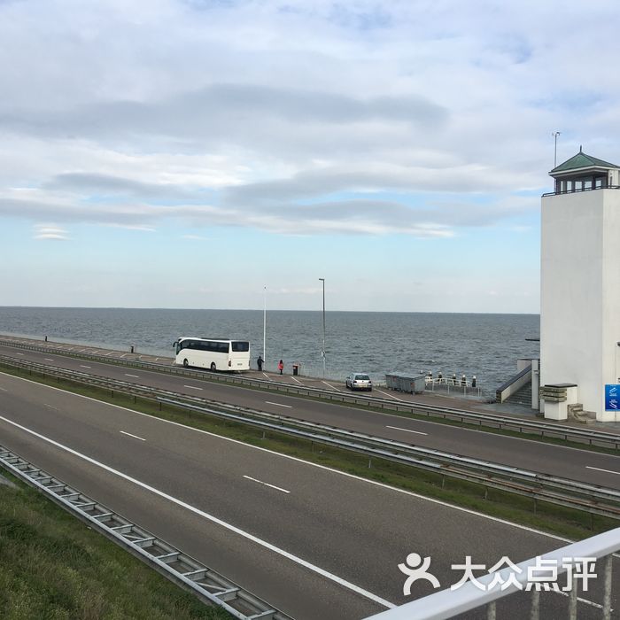 阿夫鲁戴克拦海大坝