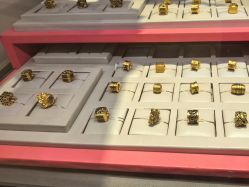 -周生生Chow Sang Sang(新世界店)