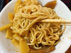 -松树干拌面店