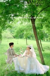 -现代经典婚纱摄影