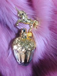 -ANNA SUI