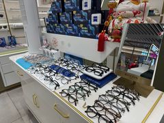 -目上眼镜·蔡司依视路授权(青浦宝龙店)