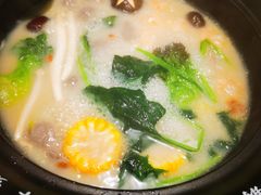 胡椒猪肚鸡-洪氏嗨捞·广东猪肚鸡·椰子鸡火锅(西咸万象城店)