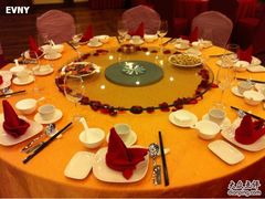 布置中的酒桌-深圳海景嘉途酒店(东翼楼)