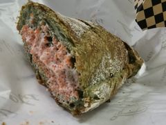 草莓飞鱼籽面包-Let's Taipei 非常烘焙(太古里店)