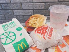麦辣鸡腿堡-麦当劳(郑州东高铁站店)