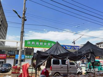 普通日子跟有大集的日子简直是天壤之别，大集的日子摊位多