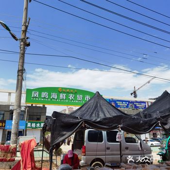 普通日子跟有大集的日子简直是天壤之别，大集的日子摊位多