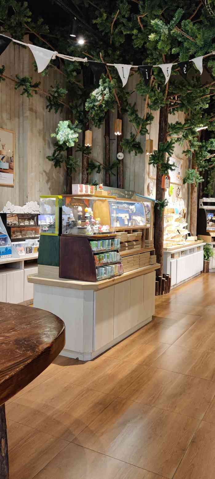 森活木趣(颐堤港店)-"这些木头小人也太可爱了吧～这个店位于颐.