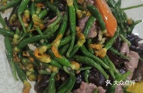 Stir-fried Cucumber Flowers with Beef