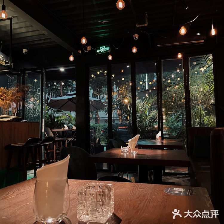 华侨城复古葡萄酒馆