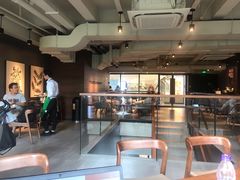大堂-星巴克(杭州湖滨银泰E区店)