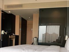 -上海虹桥西郊假日酒店