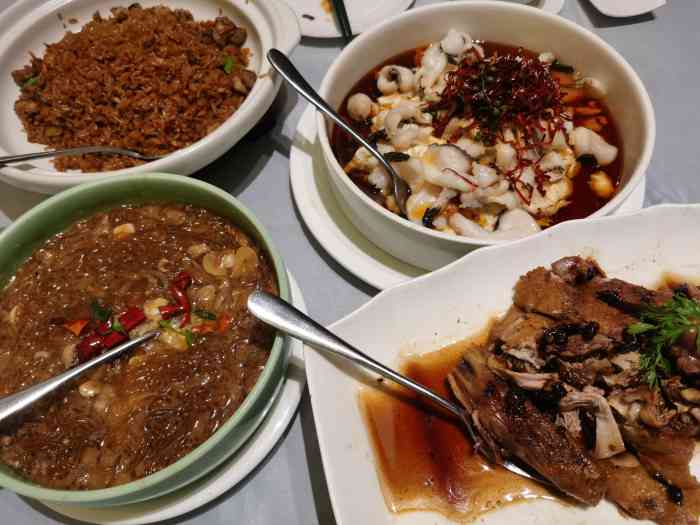 「谷语金牌鹅」点的1/4份 份量也很大 不腻 值得