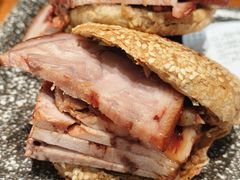 烧饼夹肘子-老天桥酱肉烧饼夹肘子(天桥店)