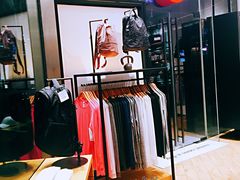 -lululemon(上海浦东IFC店)