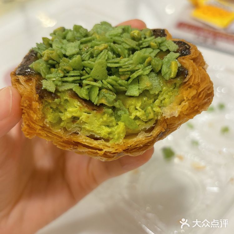 鲍师傅的「法式可颂开心果蛋挞」值得一试哇😆