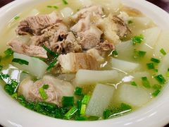 萝卜炖肘子-荣生萝卜汤饭店