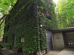 -穹六人间 people 6(岳阳路店)
