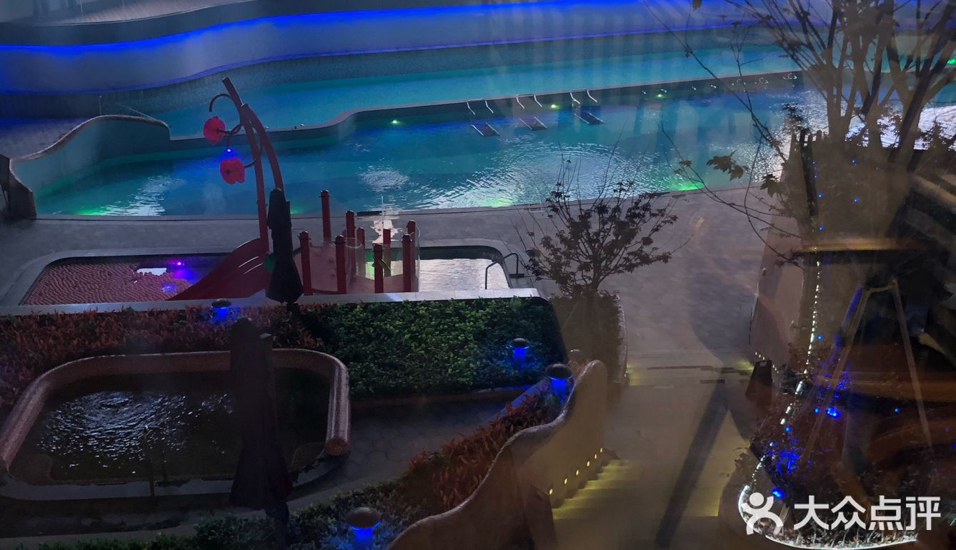 个人觉得上海市区能有这种露天的温泉实在是不容易