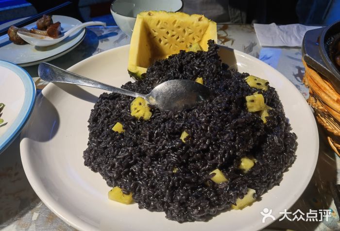 苏浙徽·农家大院(新吴区新之城店)菠萝乌米饭图片