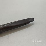 易上色，不防水～这个眉笔有好多色号，也有浅色系的