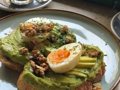 牛油果煮蛋吐司-RAC BAR(安福路店)