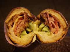 -Bánh Mì Huynh Hoa