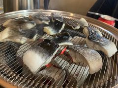 -围炉肉舍•炭烤活鳗•丹东海鲜烤肉(步行街店)